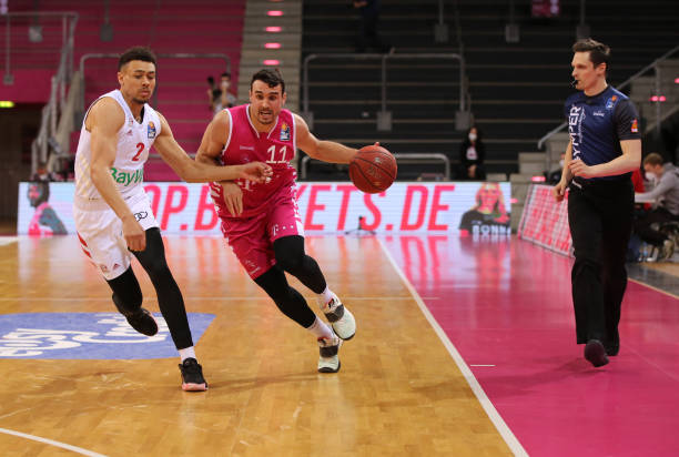 在对方防守 在对方防守